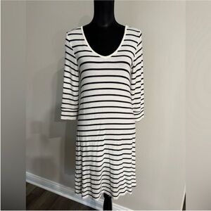 Hatley Women’s Navy and White Striped Knee Length 3/4 Sleeves Dress M
